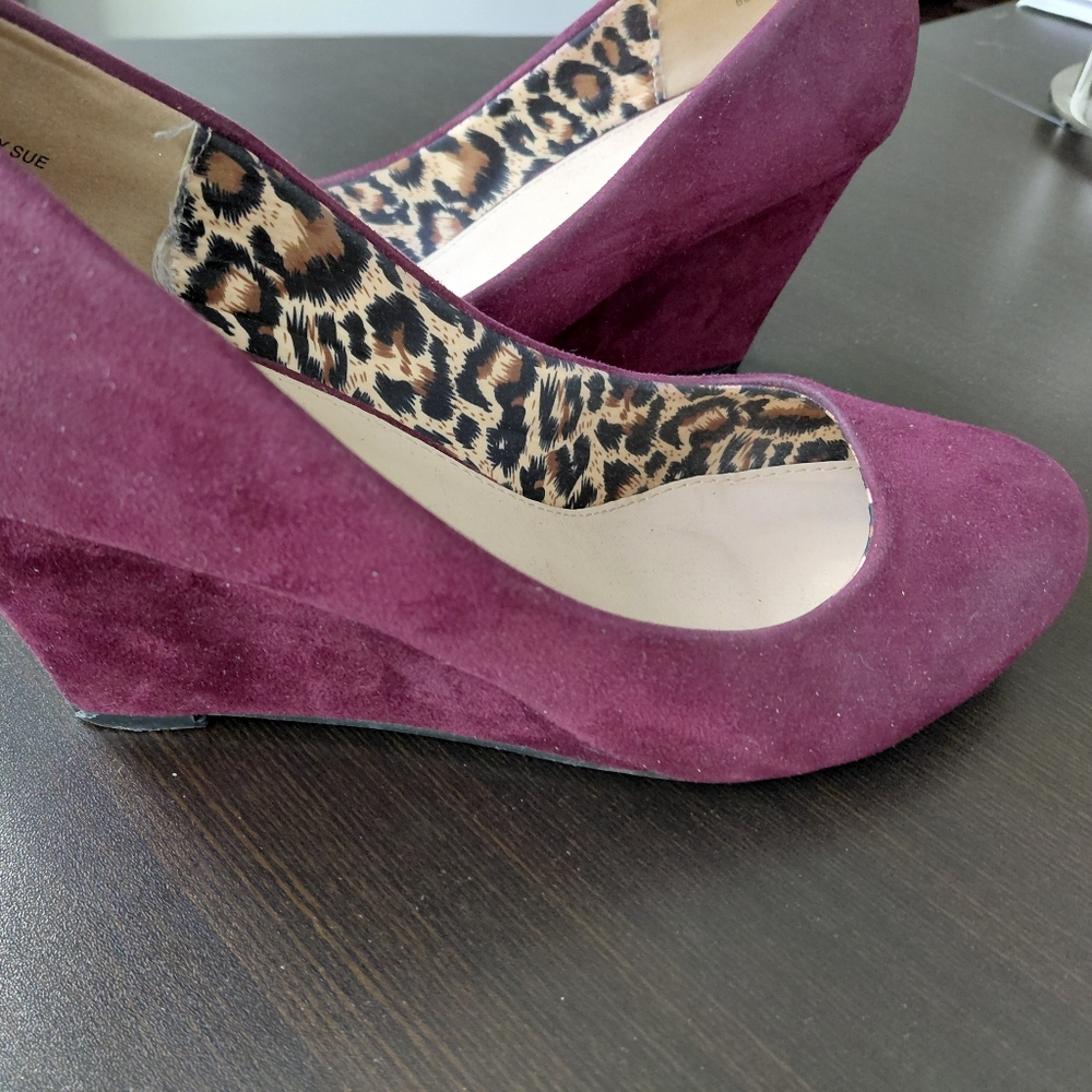 Burgundy Wine colored nubuck suede wedge w/cushiony insoles J.Adams